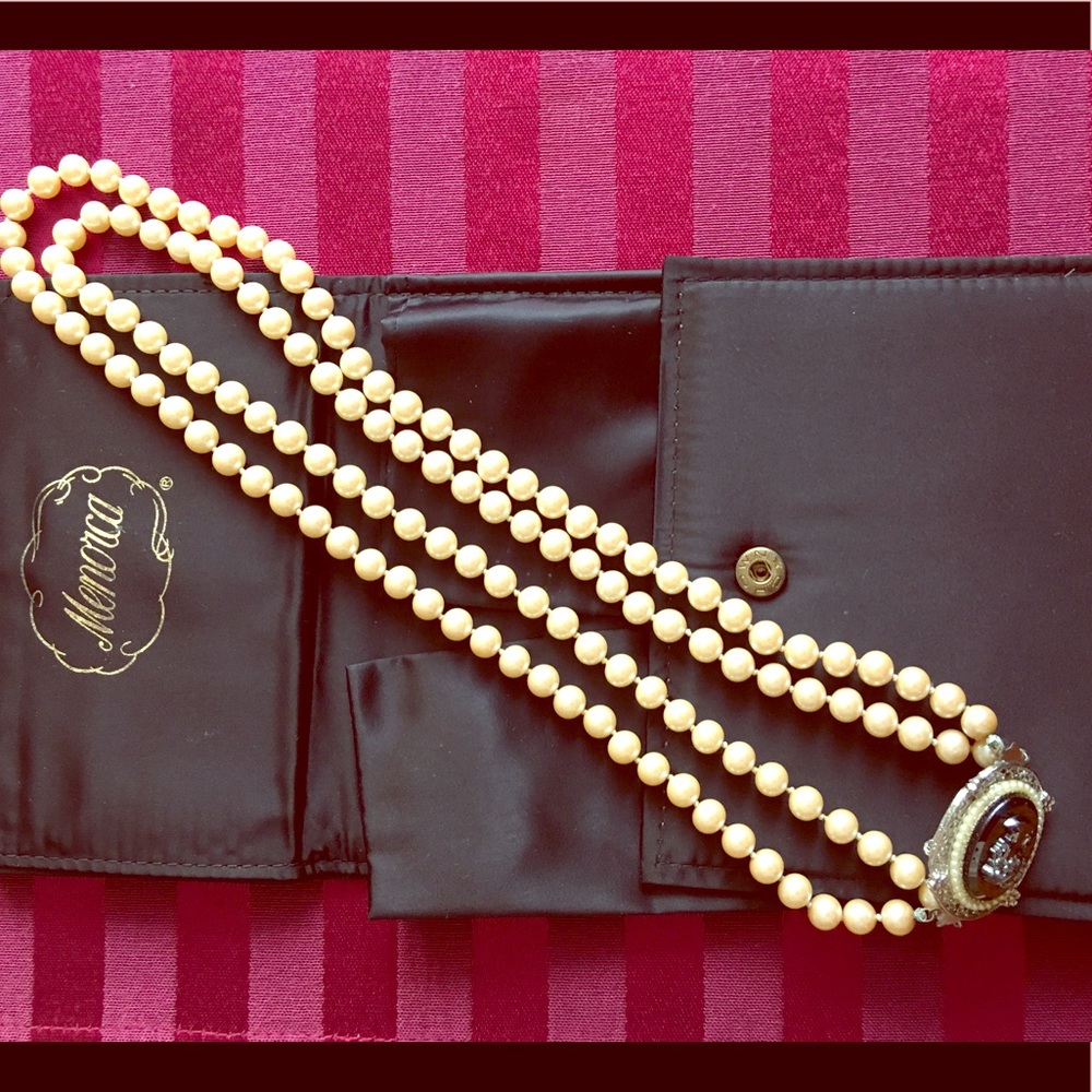🎉HP🎉Vintage Menorca Pearl Necklace, Cameo Brooch